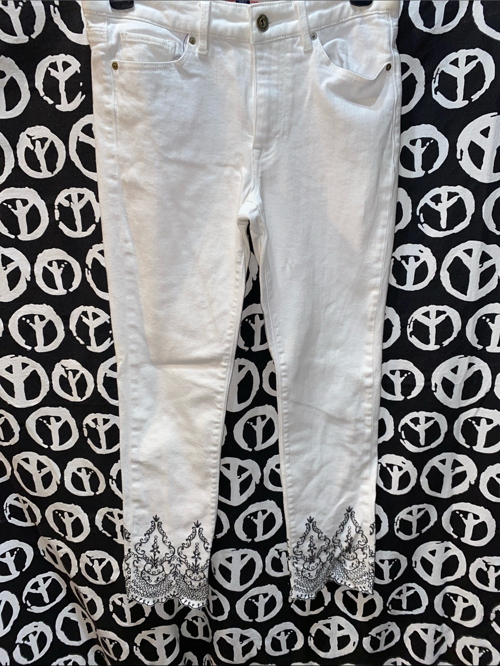 TOMMY HILFIGER TRIBECA WHITE EMBROIDERED/SCALLOPED-HEM CROP JEANS SZ 2